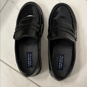 French Toast Shiny Black girls loafers. Size 1